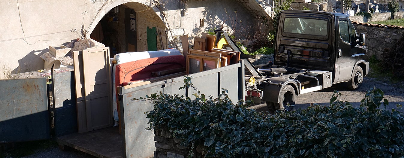Débarras camion benne - Les Débarrasseurs de l'Extrême