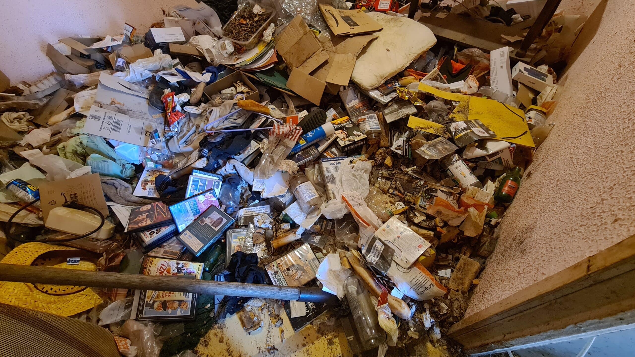 Débarras logement insalubre - Diogène & accumulation compulsive